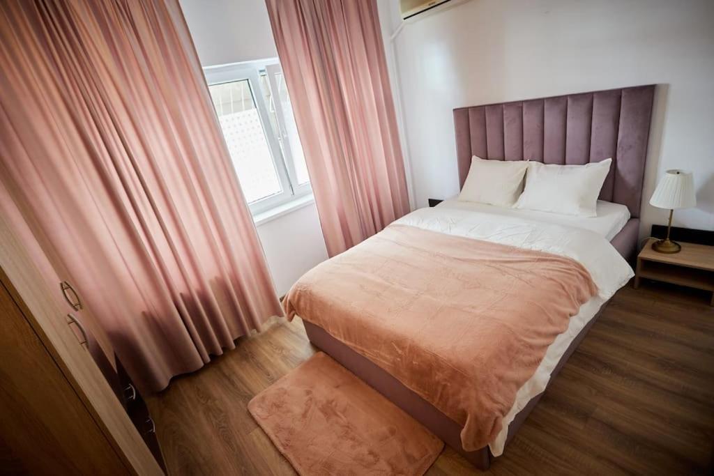 Queen Apartment Athenee Бухарест Экстерьер фото