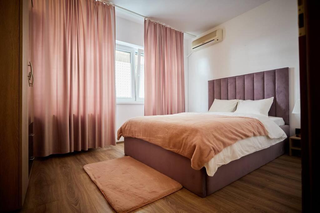 Queen Apartment Athenee Бухарест Экстерьер фото